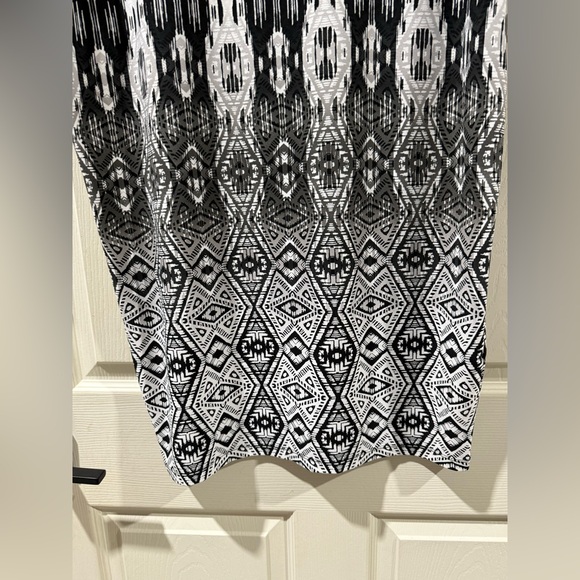 London Times Monochrome Abstract Dress - Picture 4 of 7